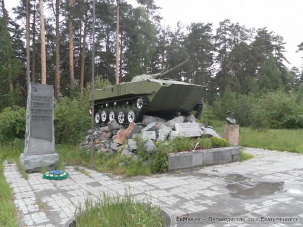 Памятник лучшему солдату в мире "Никто кроме нас"