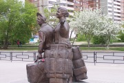 Памятник челнокам