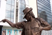 Памятник Майклу Джексону
