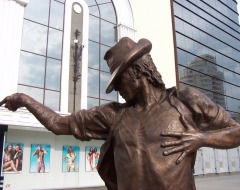 Памятник Майклу Джексону