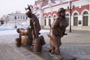 Памятник Пассажирам около музея Свердловской ЖД