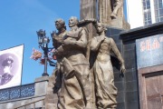 Памятник Романовым