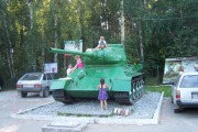 Памятник Танку T-34 около парка Победы