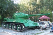 Памятник Танку T-34 около парка Победы