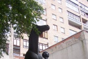 Скульптура «Купание красного коня»