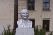 Памятник В.И. Ленину в поселке Рудный