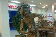 Скульптура «Повар» в ТРЦ Гринвич