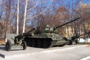 Памятники танку Т-34-85 в сквере Победы