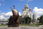 Памятник Святым Благоверным князю Петру и княгине Февронии Муромских