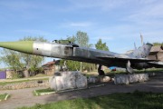 Самолет Су-15 установленный в честь выпускников аэроклуба