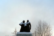 Памятник Карлу Марксу и Фридрих Энгельсу
