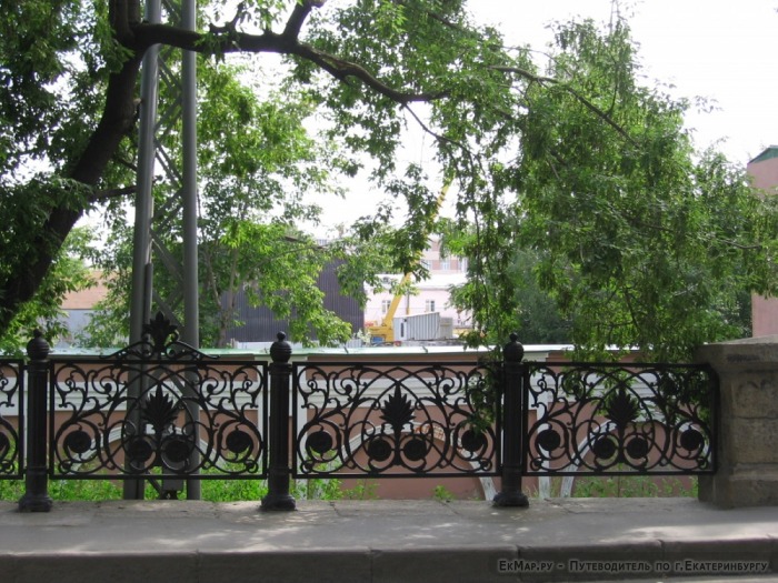 Ограда Царского моста